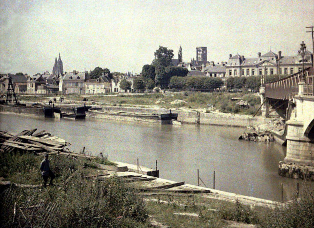 Soissons kilátása az Aisne folyóval, Franciaország, 1917 (autokróm) alkotó: Fernand Cuville