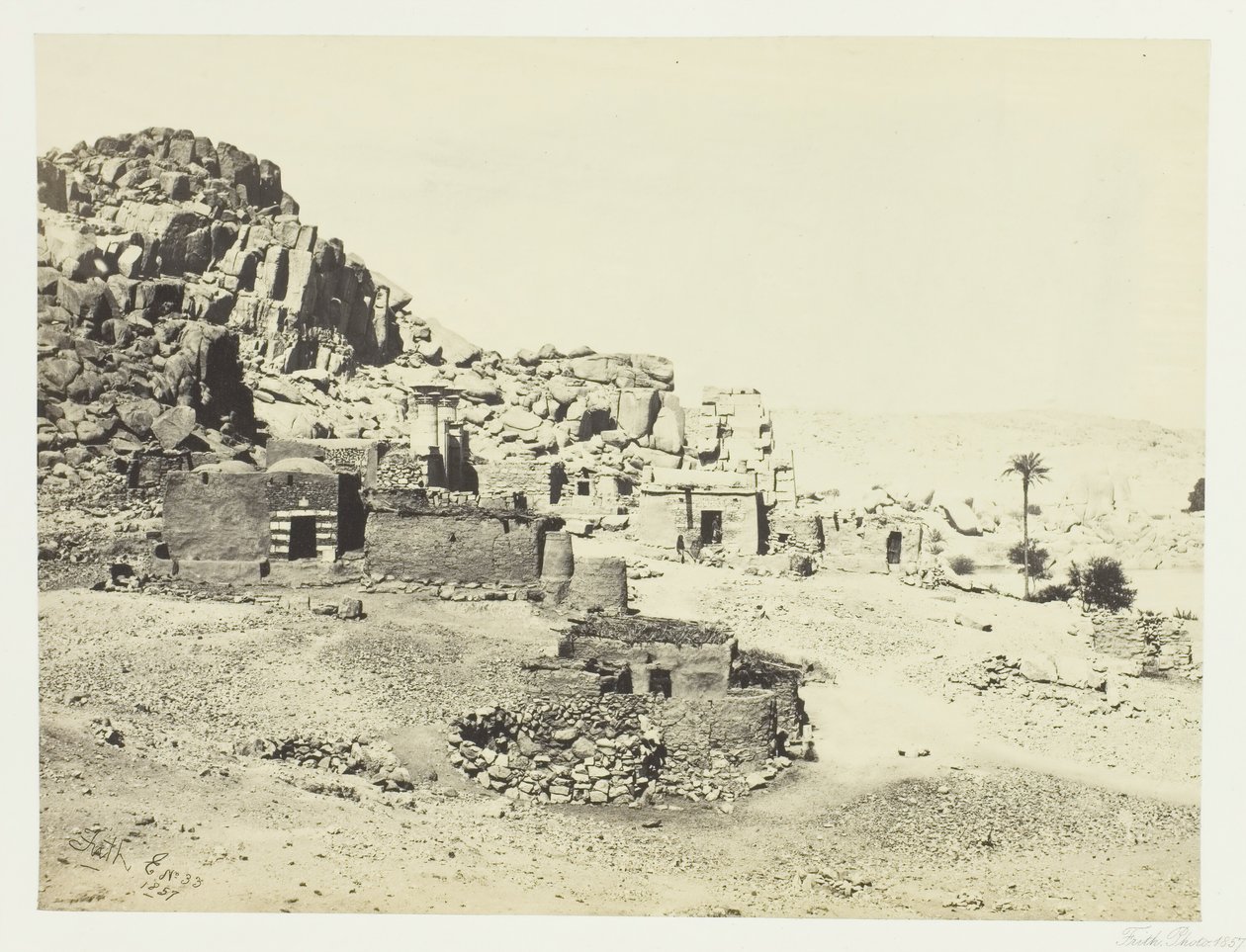 Régiségek Biggehben, Philævel szemben, 1857. alkotó: Francis Frith