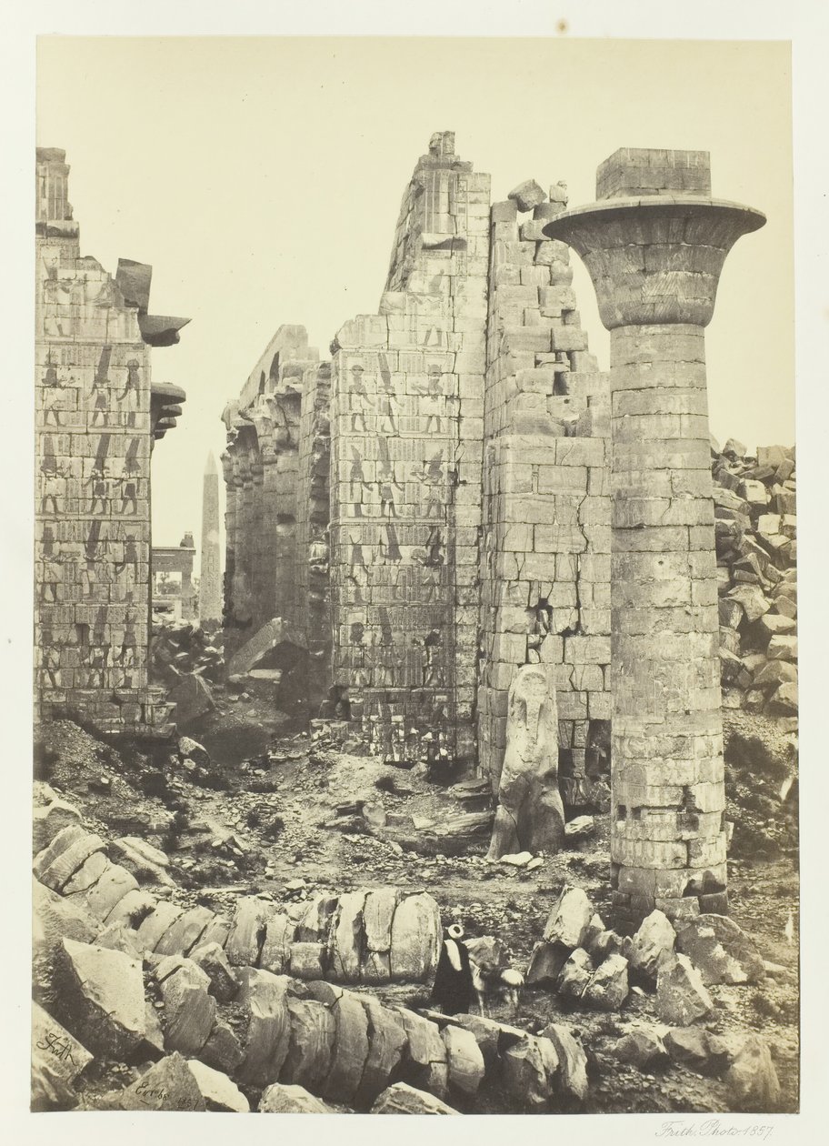 Shishak udvara, 1857. alkotó: Francis Frith