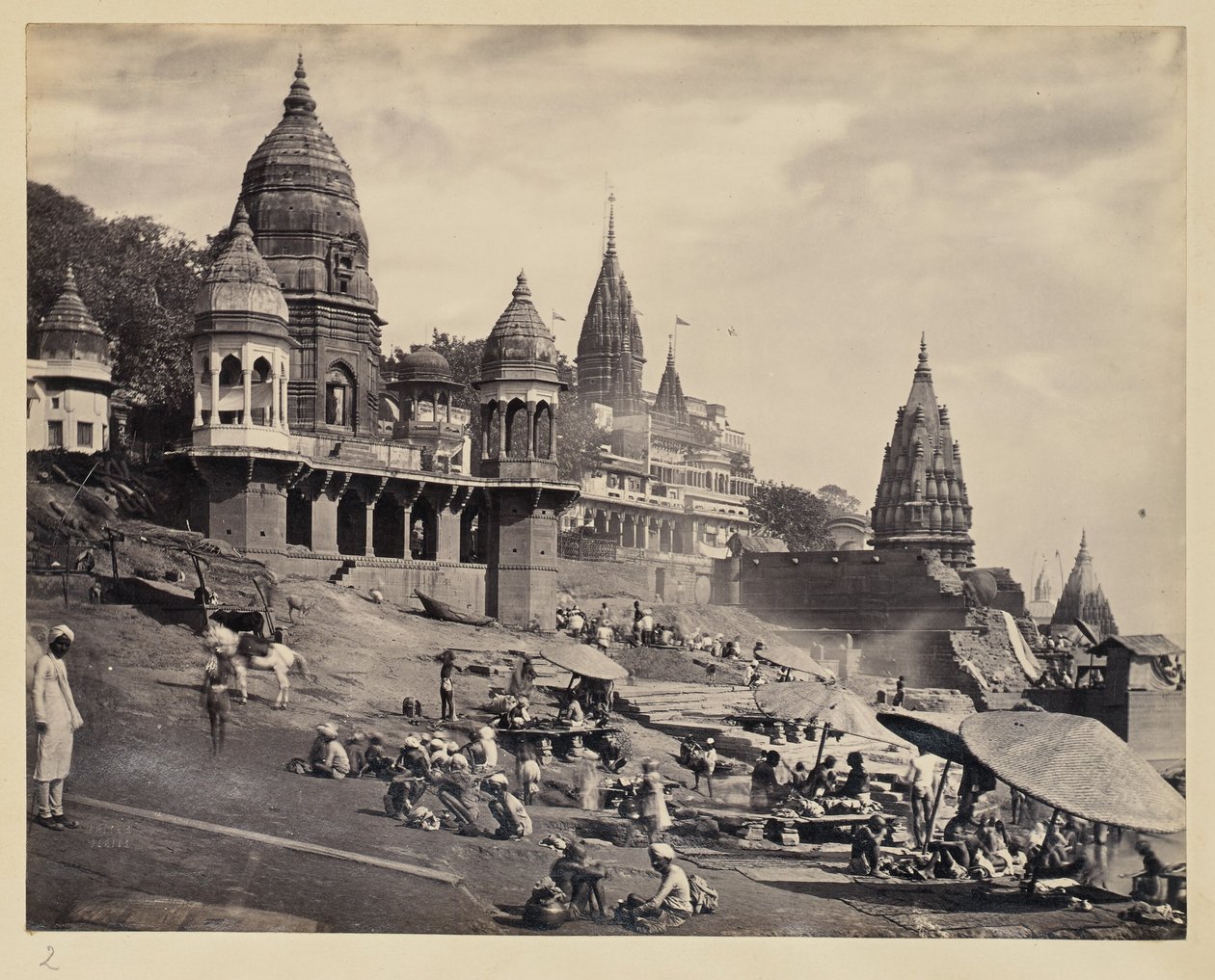 [Gangesz folyó partja és Manikarnika Ghat] alkotó: Francis Frith and Co.