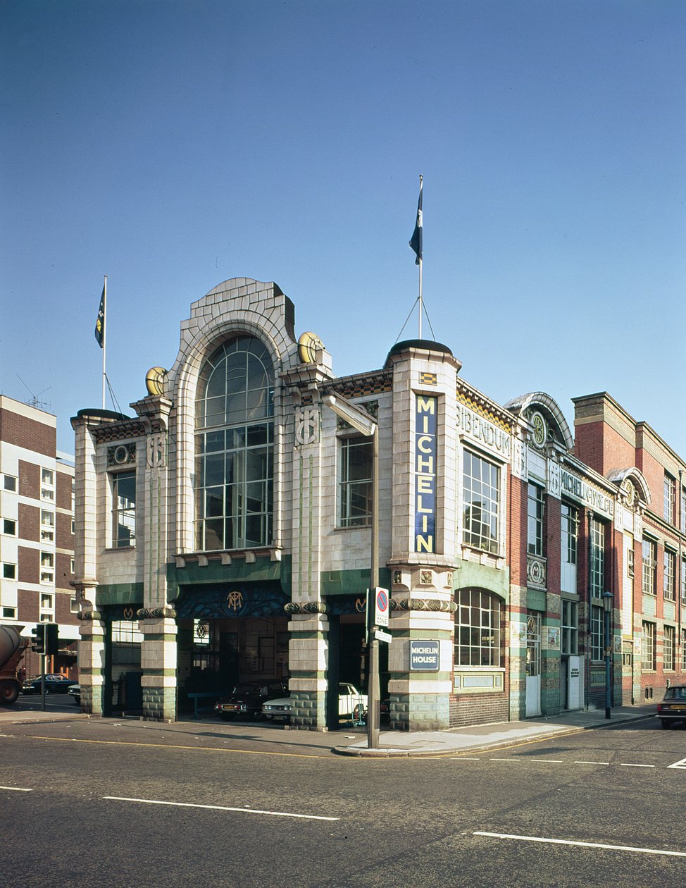 The Michelin Building, 81 Fulham Road, épült 1910-11-ben. alkotó: Francois Espinasse