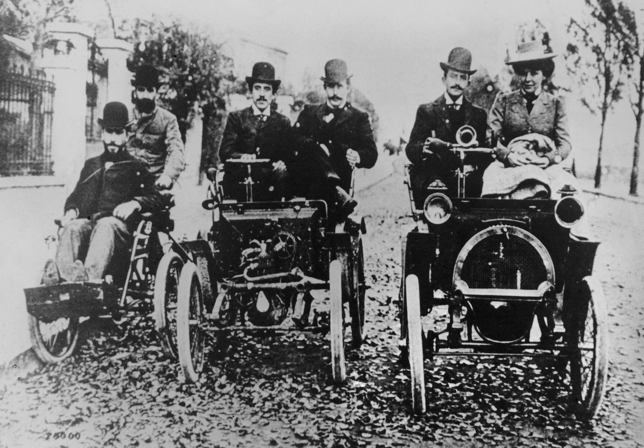 Marcel (†1903) és Louis (1877-1944) Renault-t vezet, 1898 alkotó: French Photographer