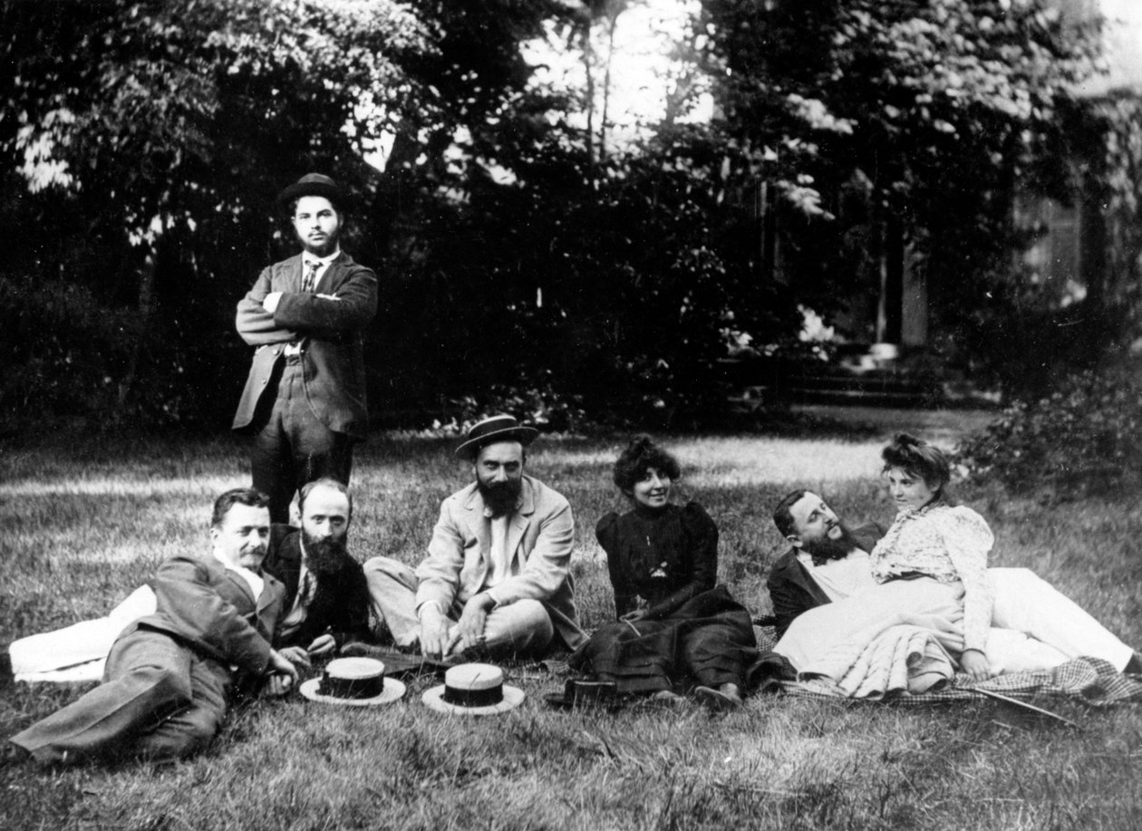 A Nabis csoport tagjai a Relais kertjében ülnek, a Villeneuve sur Yonne-i Natansons otthonban alkotó: French Photographer
