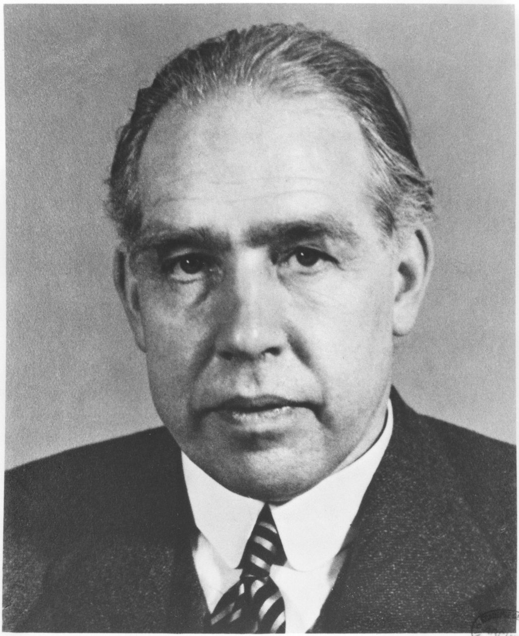 Niels Bohr (1885-1962) 1922 körül alkotó: French Photographer