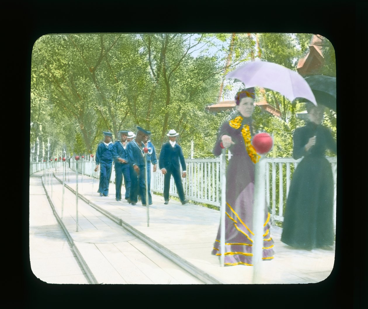 Párizsi kiállítás: Mozgó járda, Párizs, Franciaország, 1900 (lámpás csúszda) alkotó: French Photographer