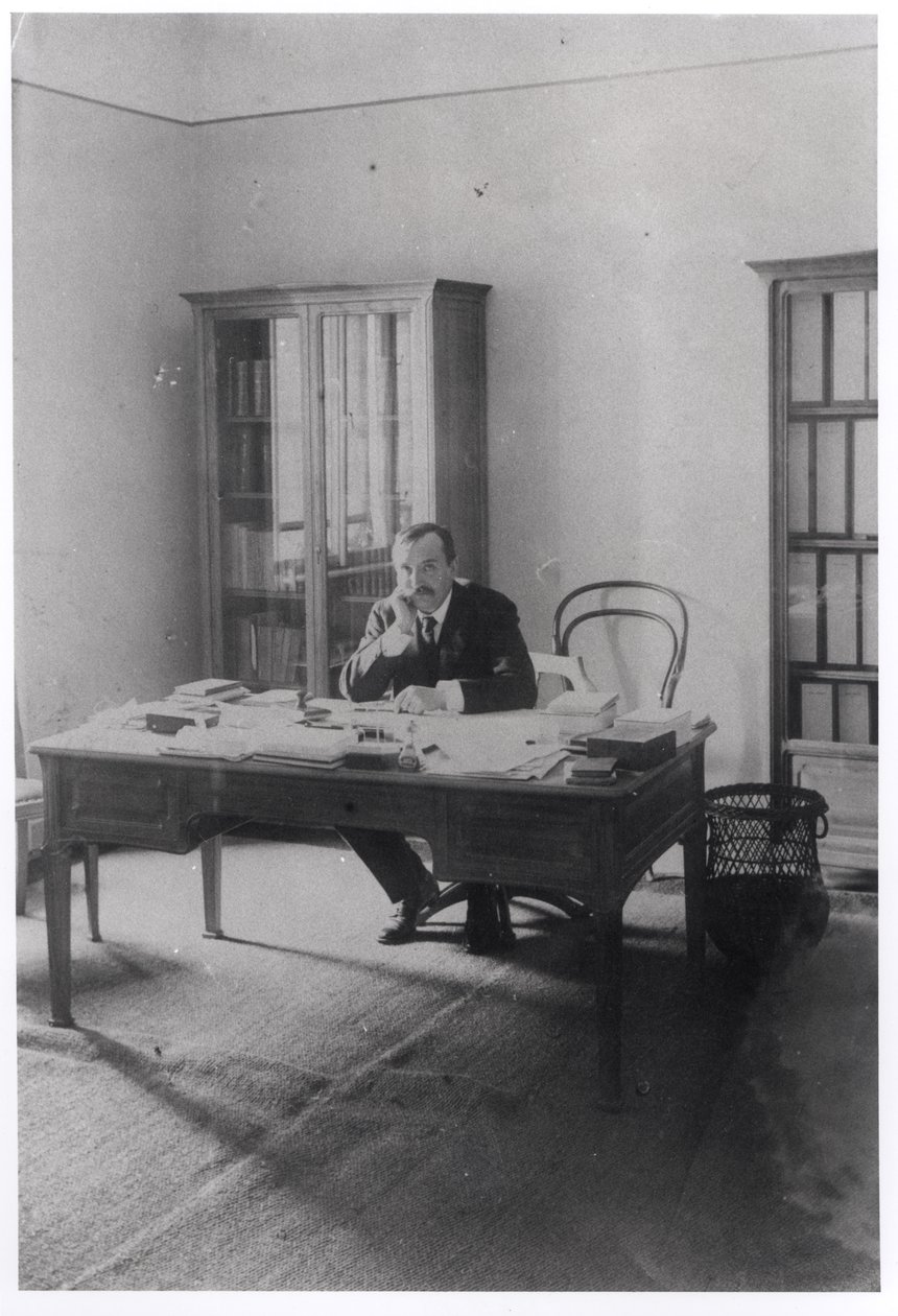 Paul Claudel (1868-1955) prágai irodájában alkotó: French Photographer