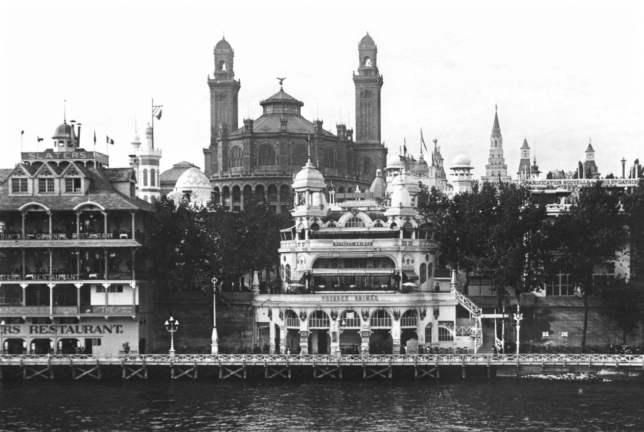 Pavilonok a folyó mentén, 1900-as, 1900-as egyetemes kiállítás alkotó: French Photographer
