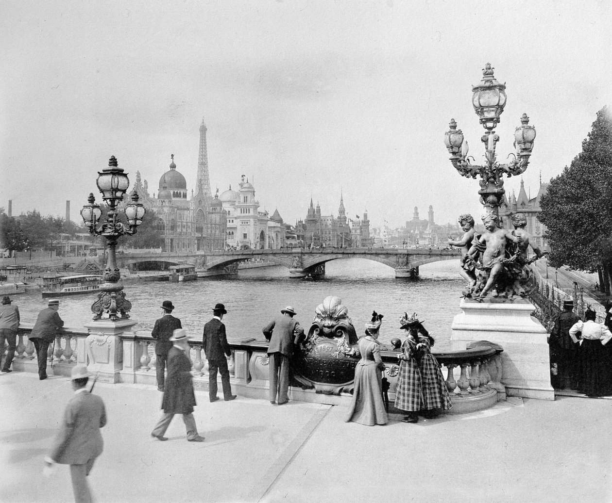 Pont Alexandre III – Párizsi Egyetemes Kiállítás 1900-ban alkotó: French Photographer