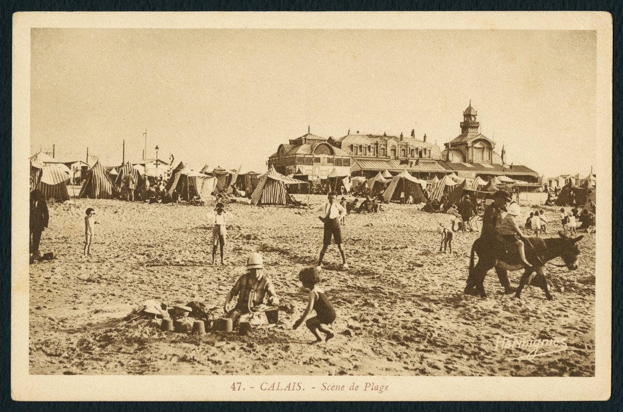 A franciaországi Calais tengerpartját és kaszinóját ábrázoló képeslap, 1920 körül alkotó: French Photographer