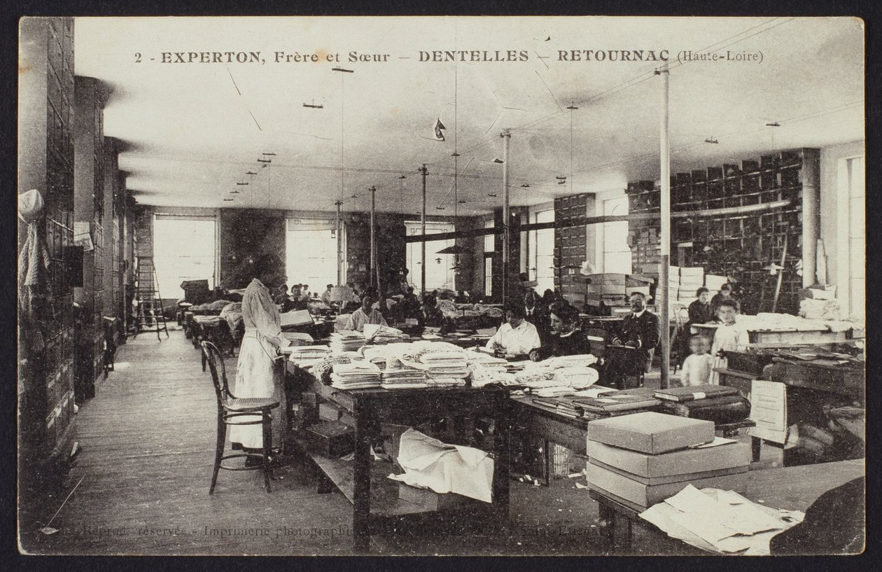 Képeslap a csipkegyártó Experton, Frere et Soeur, Retournac, 1900 körül alkotó: French Photographer