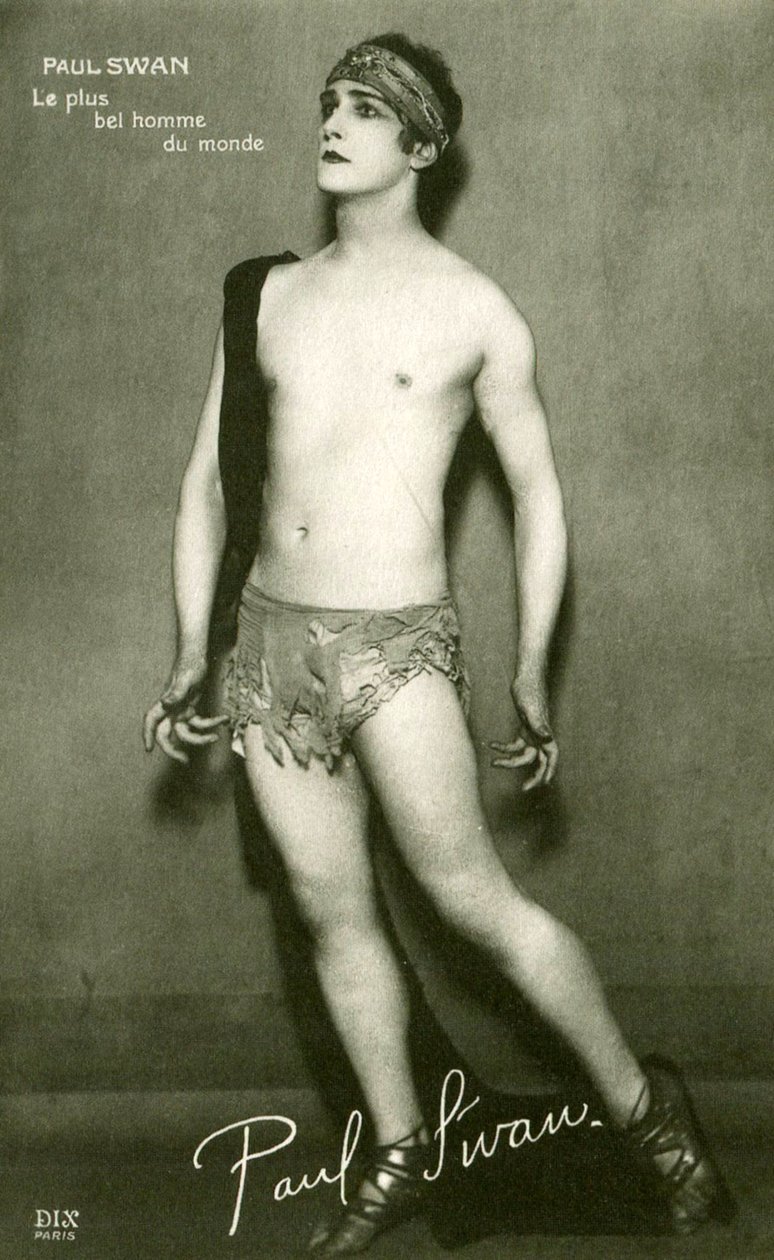 Paul Swan (1883–1972), a világ legszebb emberének képeslapja, 1918 körül alkotó: French Photographer