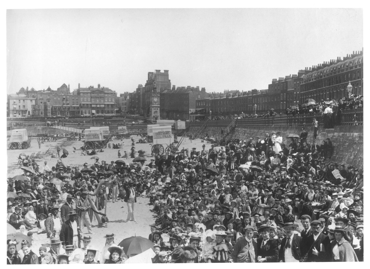 Énekesek a Margate-i tengerparton, 1900 körül alkotó: French Photographer