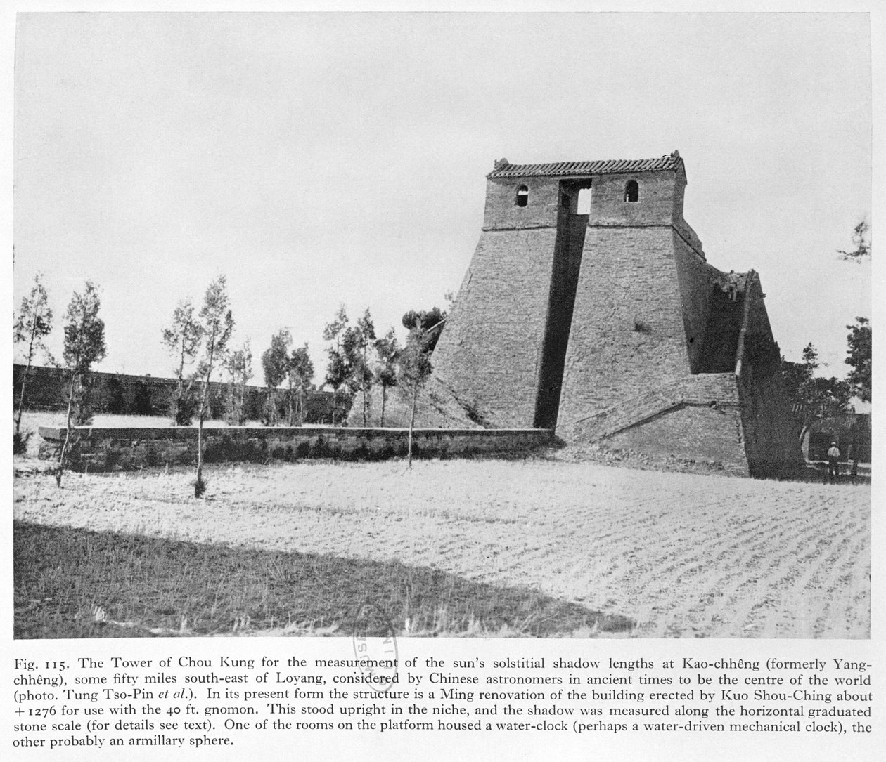 Tchen-Kong torony, a Kao-Tcheng csillagvizsgálóban, Kínában, 1900 körül alkotó: French Photographer