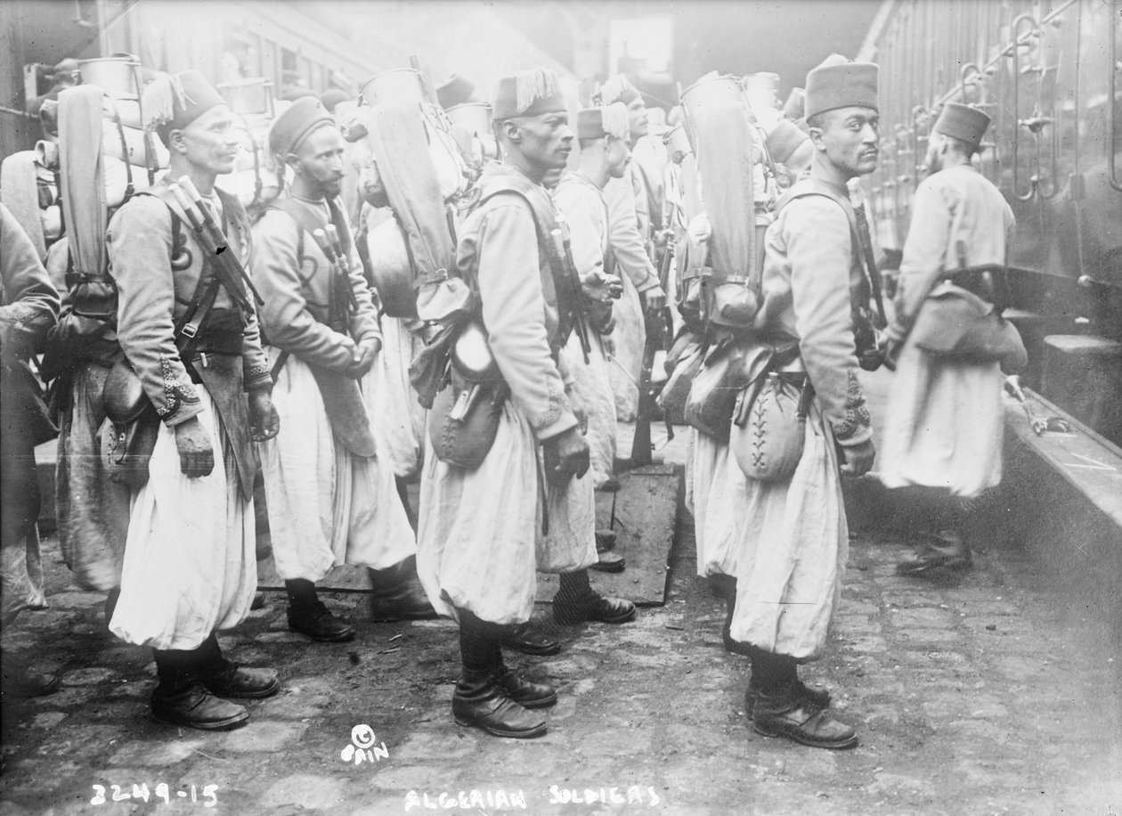 Algériai katonák, 1914-15 alkotó: French Photographer
