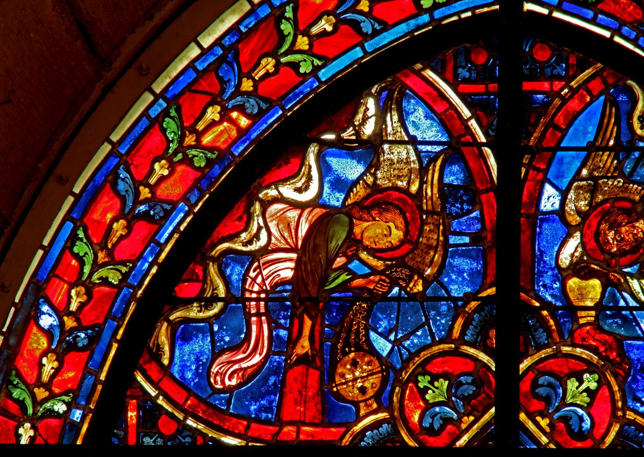 Angyalokat ábrázoló w2 ablak alkotó: French School