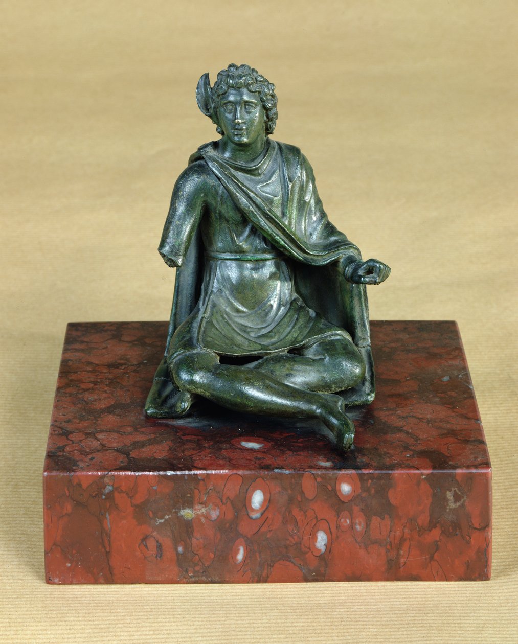 Galliai istenség egy szarvasbika fülével (bronz) alkotó: Gallo Roman