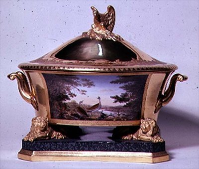 Tureen a porosz vacsoraszolgálatról, Berlin, 1816-19 (porcelán és aranyozott) (lásd még 10534) alkotó: German School