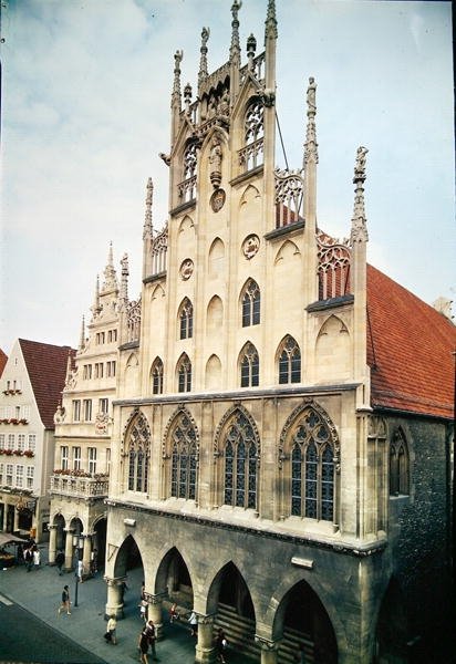 Kilátás a városházára alkotó: German School