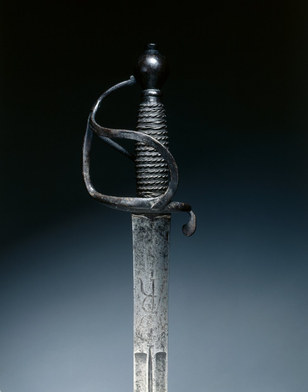 Lovassági kard, 1700-1730 körül (acél, drótmarkolat) alkotó: German School