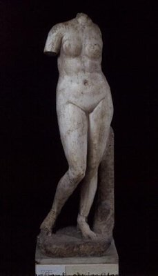 Aphrodité álló akt, Alexandriai, Kr.e. 336-30 (márvány) alkotó: Greek