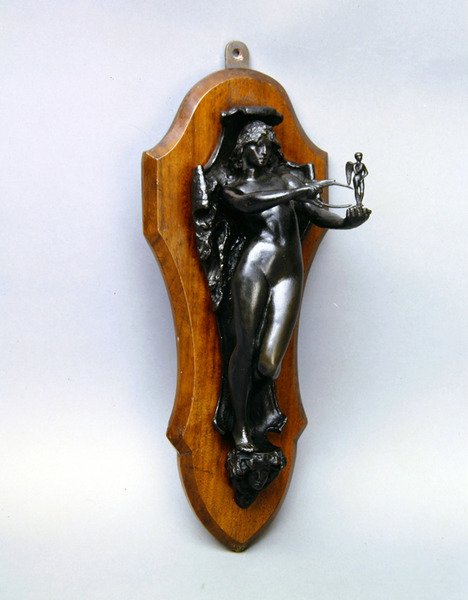 Ajtókopogtató (bronz) alkotó: Harry Bates
