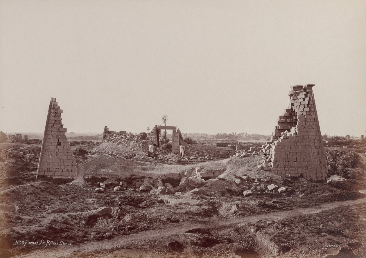 Karnak, Hórusz oszlopai alkotó: Henri Béchard