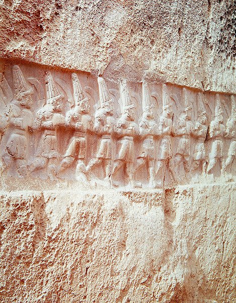 Fegyveres istenek körmenete alkotó: Hittite