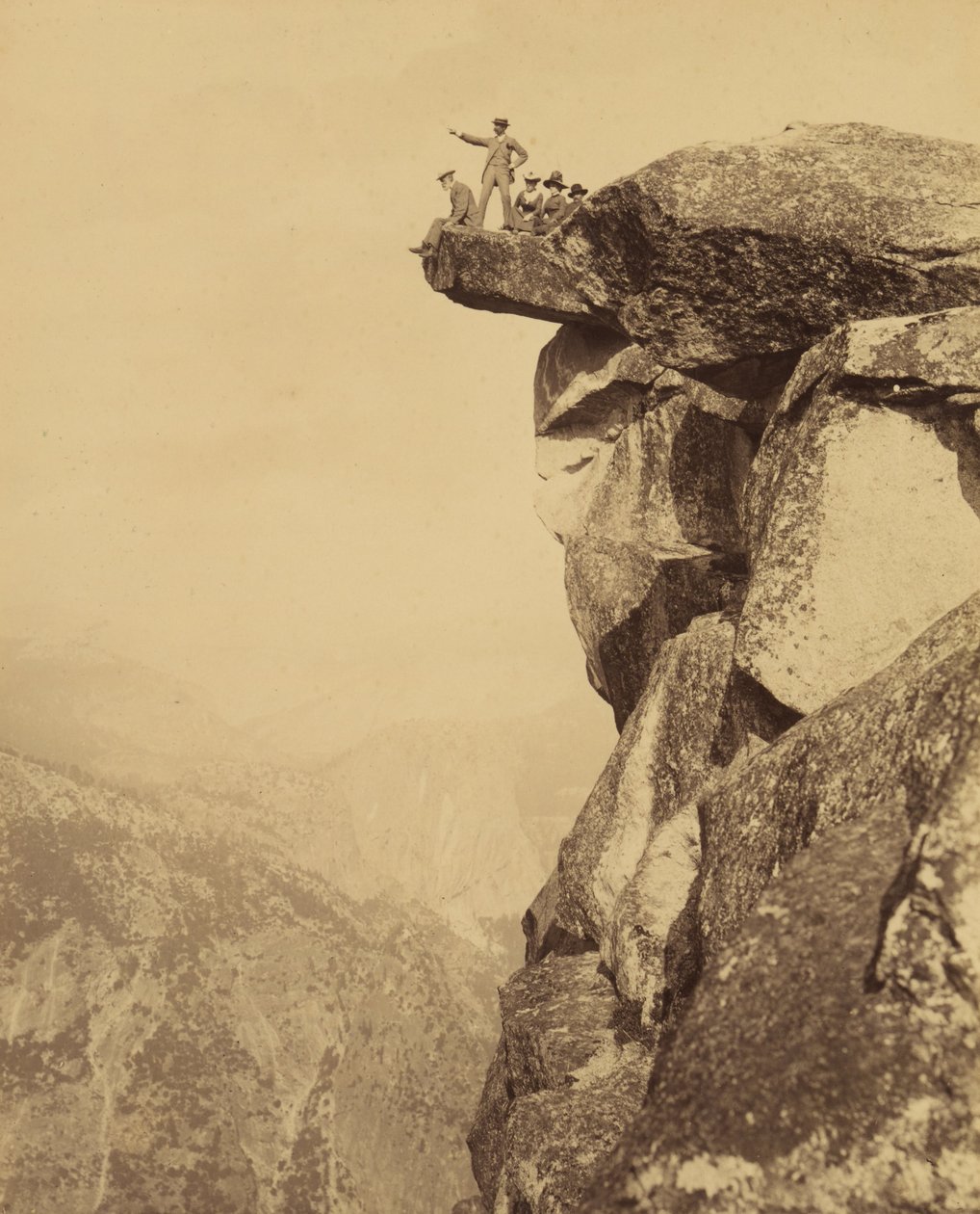 Glacier Point, 300 méter, Yosemite, Cal. alkotó: Isaiah Taber