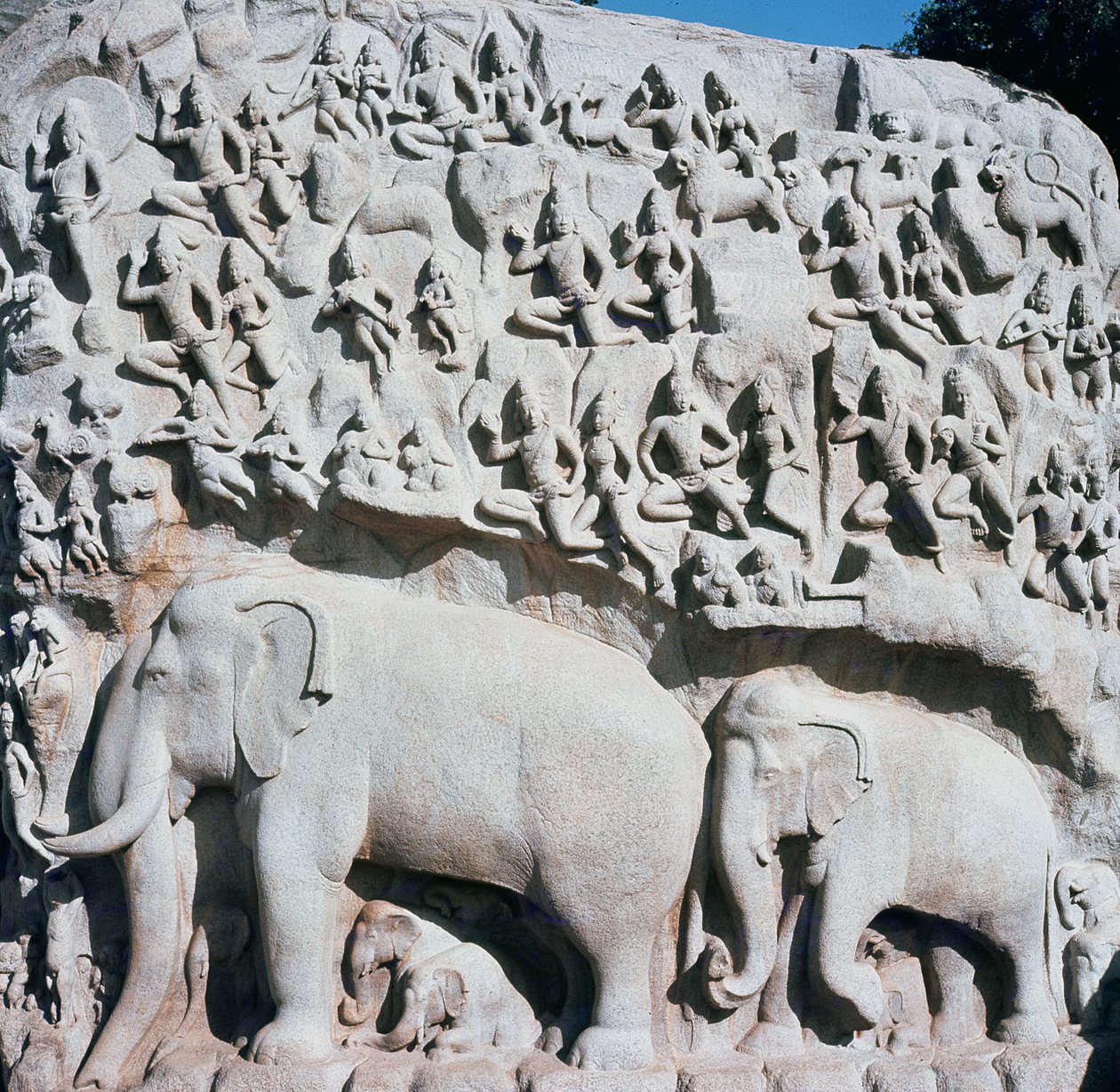 Arjuna vezeklését ábrázoló dombormű alkotó: Indian School