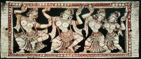 Négy táncost ábrázoló dombormű alkotó: Indian School