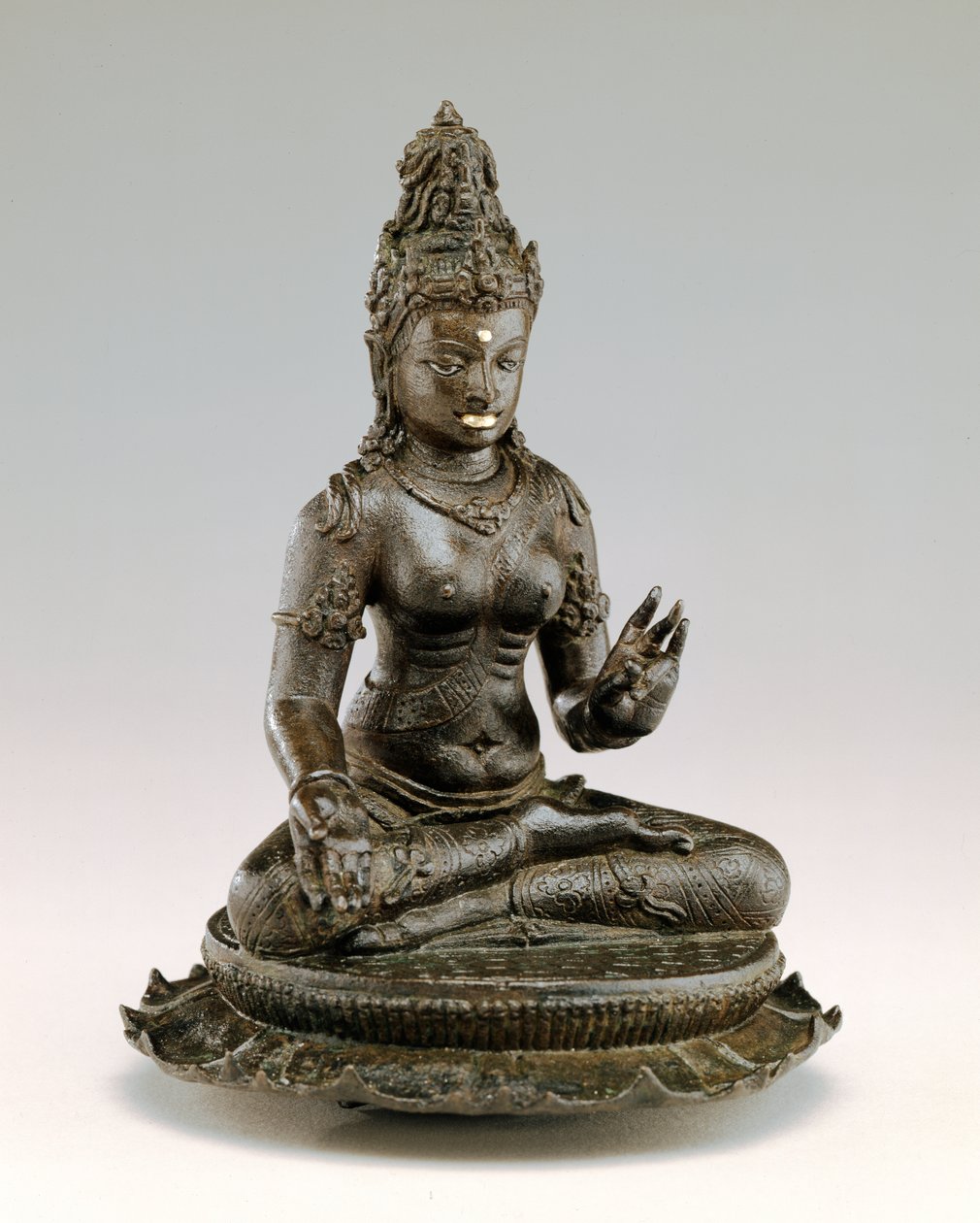 Ülő Tara (bronz, arany és ezüst) alkotó: Indonesian School