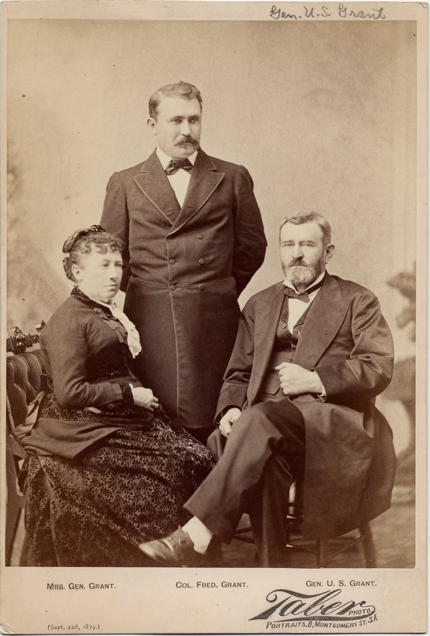 Julia T (Dent) Grant (1826-1902); Ulysses Simpson Grant (1822-85), az Egyesült Államok 18. elnöke; Frederick Dent Grant ezredes (1850-1912) (albumkép) (fénykép) alkotó: Isaiah Taber