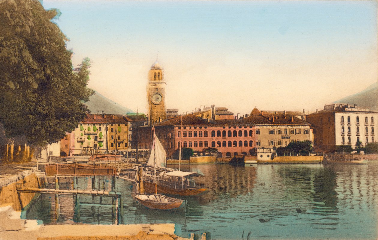 Riva, Garda-tó (színes fotó) alkotó: Italian Photographer