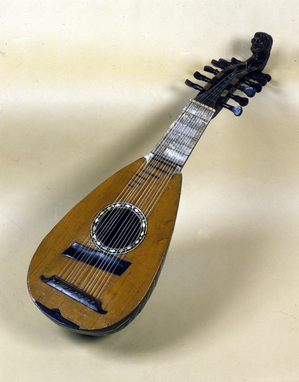 Velencei mandolin csendélet alkotó: Italian School