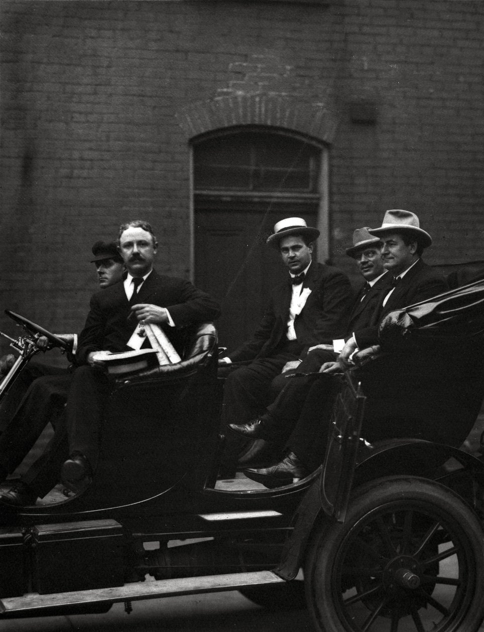 Edward F. Goltra, azonosítatlan küldött, Rolla Wells és William Jennings Bryan, az 1916-os demokratikus nemzeti kongresszus ülésén, St. Louis, 1916. június 11-14. alkotó: J.C. Strauss