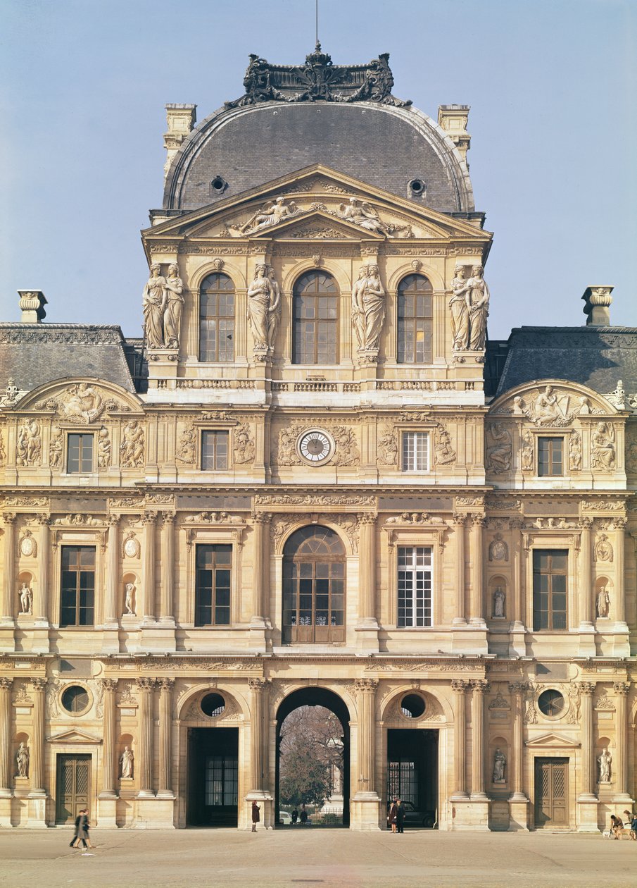 A Louvre 1624-ben épült Pavillon de l