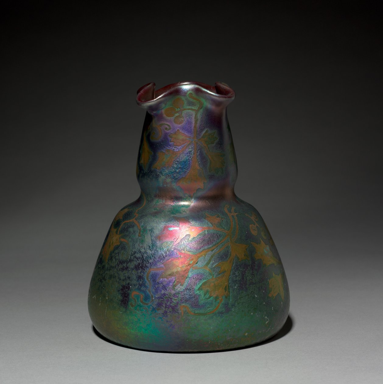Váza, a Weller Pottery, USA, 1901-1907 alkotó: Jacques Sicard