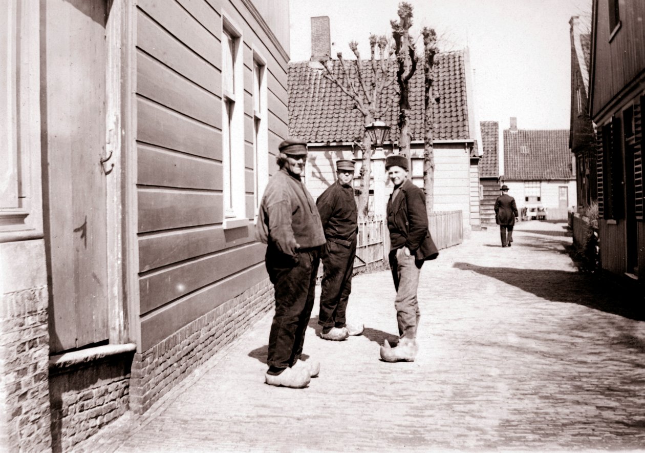 Férfiak népviseletben, Broek, Hollandia, 1898. alkotó: James Batkin
