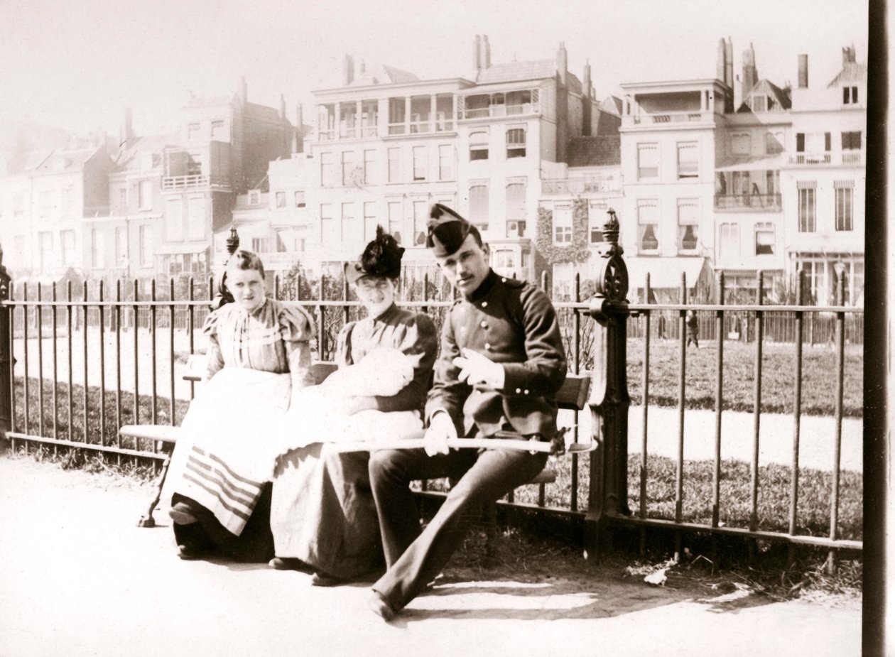 Emberek egy padon, Rotterdam, 1898 alkotó: James Batkin