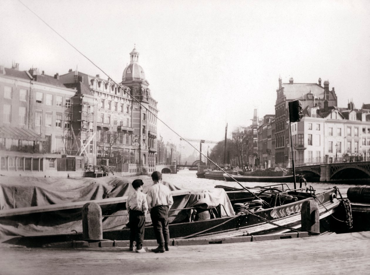Két fiú egy csatorna mellett, Rotterdam, 1898. alkotó: James Batkin