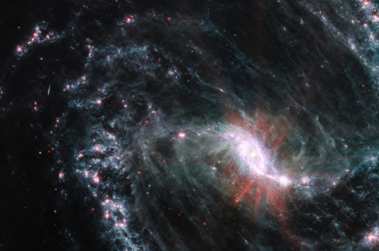 NGC 1365 (MIRI kép) alkotó: James Webb Space Telescope (NASA)