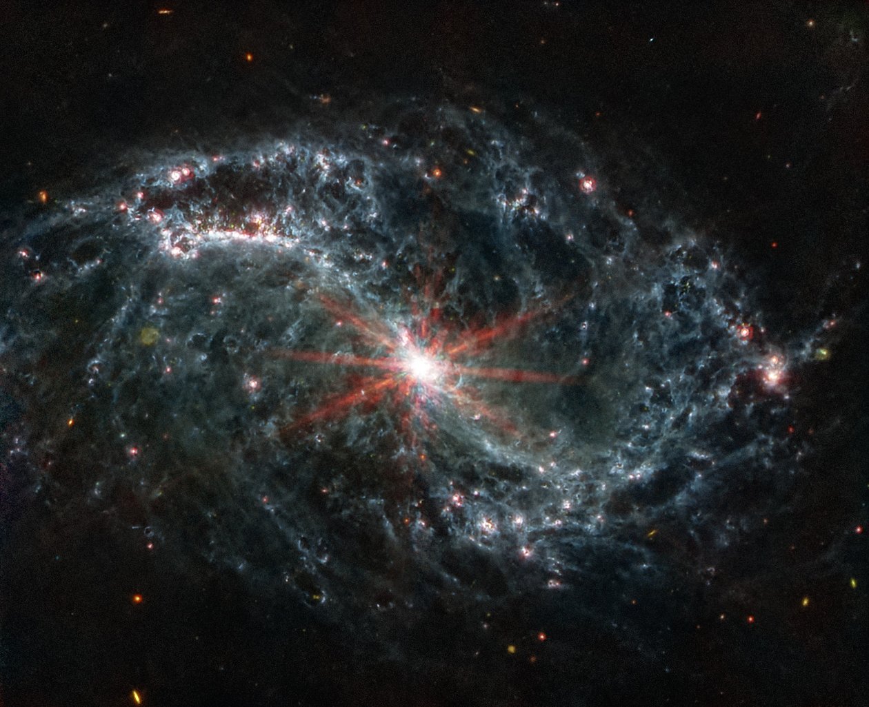 NGC 7496 (MIRI kép) alkotó: James Webb Space Telescope (NASA)