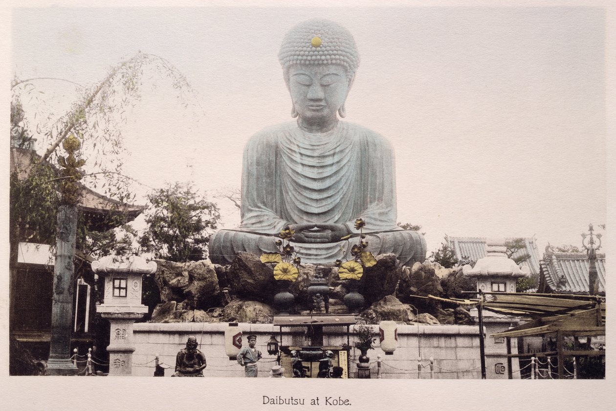 Daibutsu Kobe-ban, 1880 körül (kézzel színezett albuminnyomat a kártyán) alkotó: Japanese Photographer
