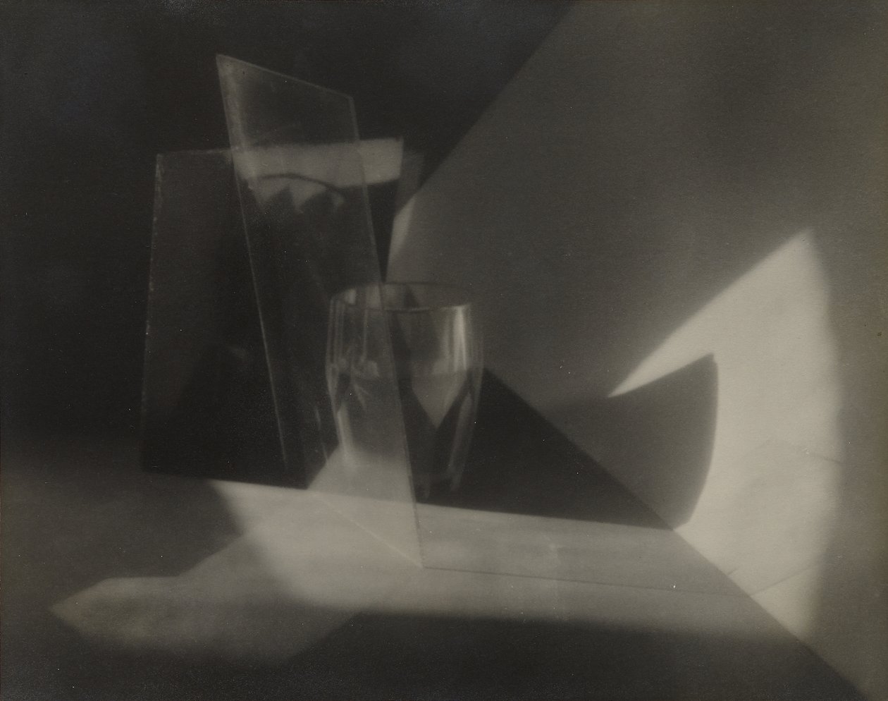 [Csendélet-absztrakció], 1923 körül (zselatin ezüst nyomat) alkotó: Jaromir Funke