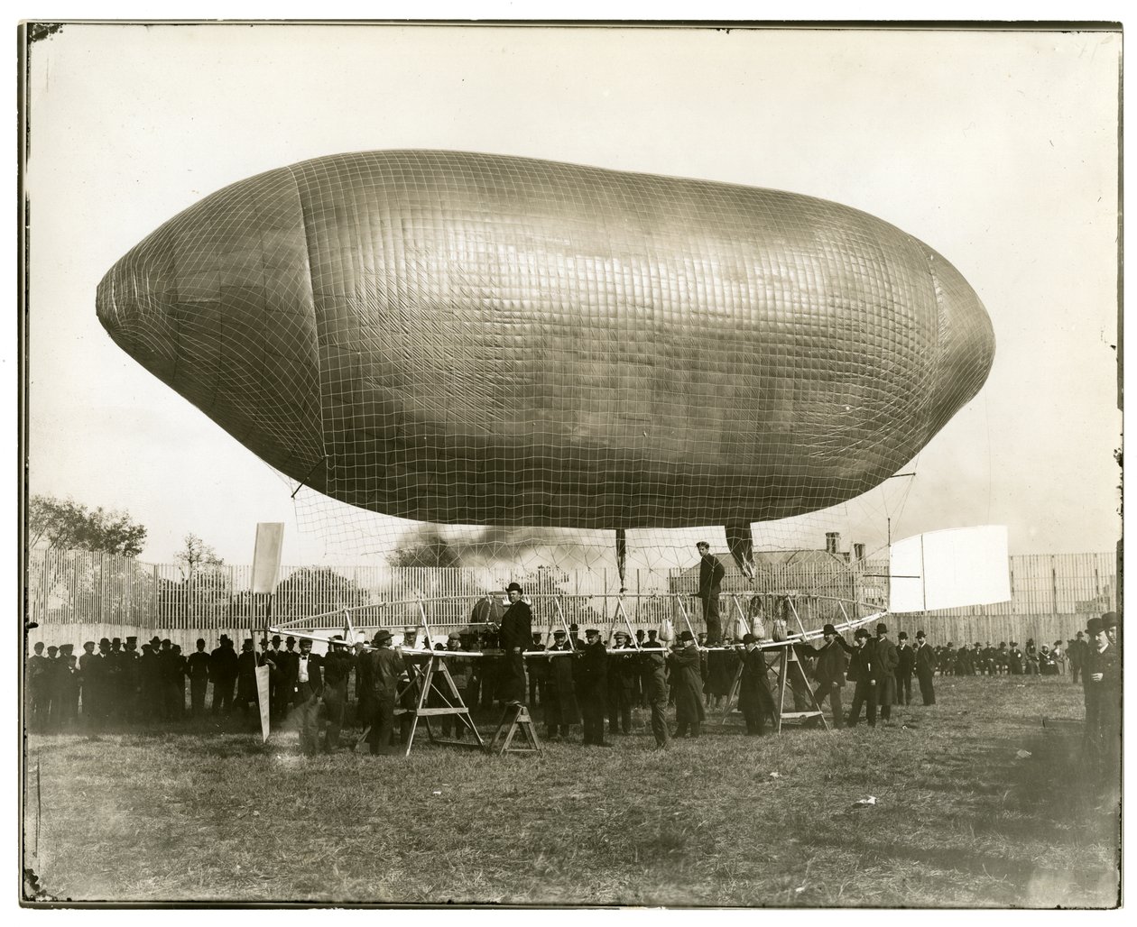 Léghajó "California Arrow" alkotó: Jessie Tarbox Beals