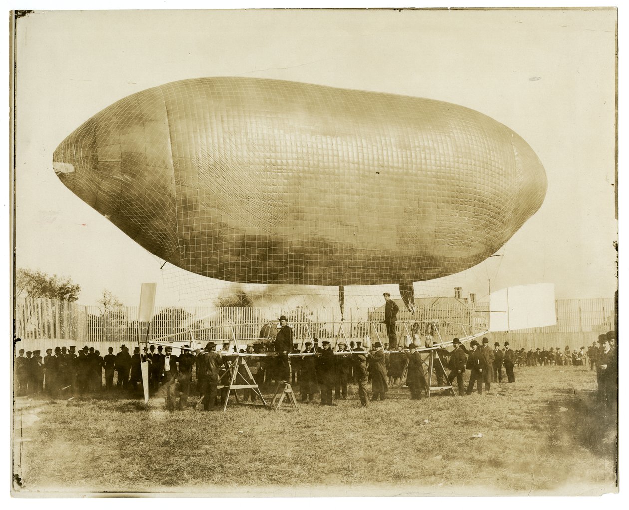 Léghajó "California Arrow" alkotó: Jessie Tarbox Beals