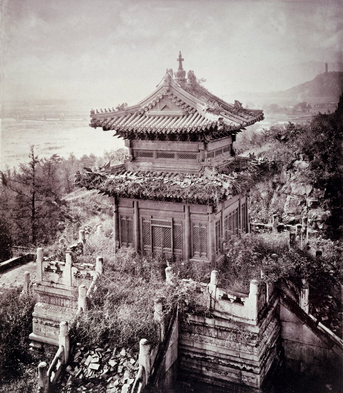 Benőtt pagoda, 1855-1865 körül (kollotípus) alkotó: John Thomson