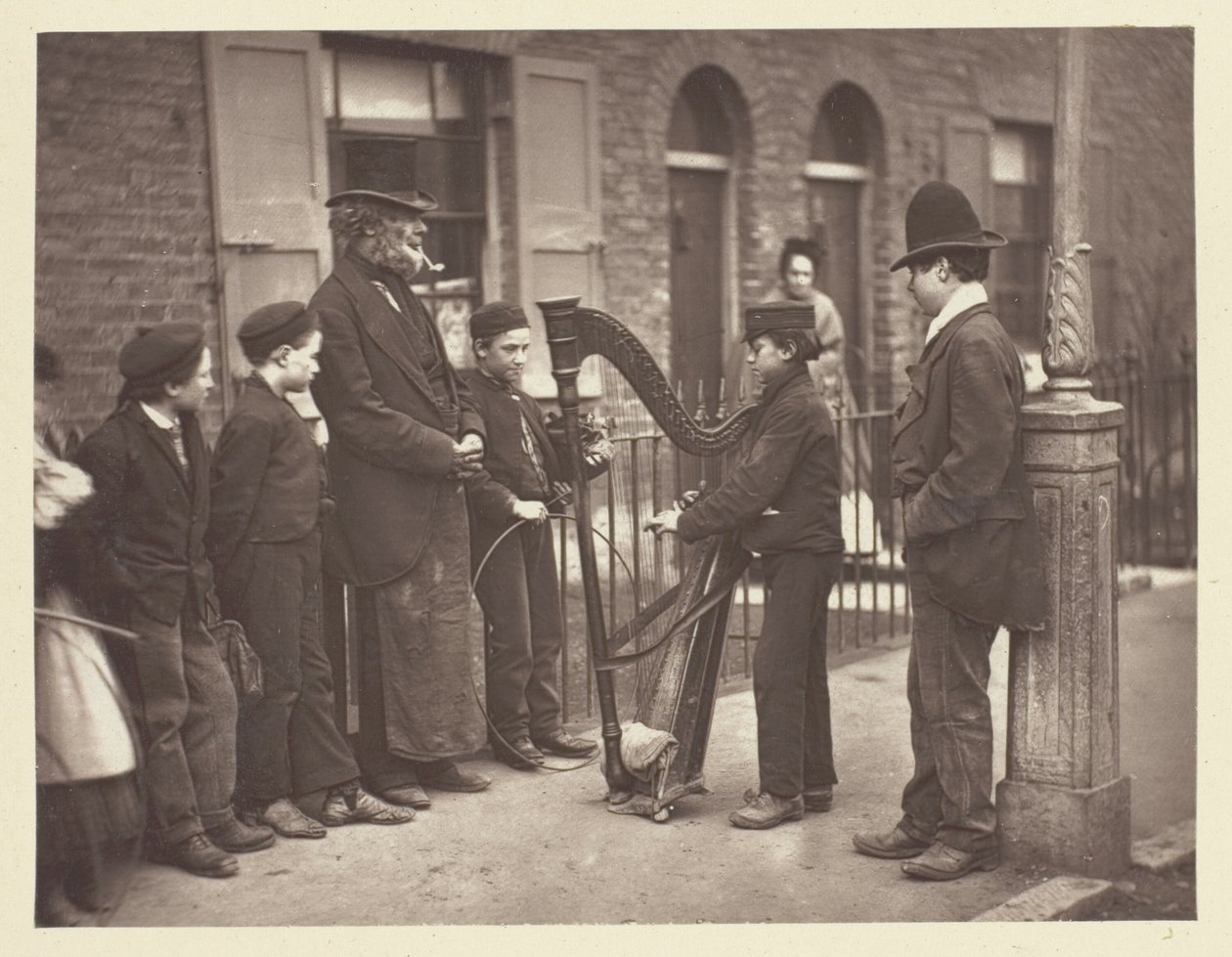 Halian utcazenészek alkotó: John Thomson