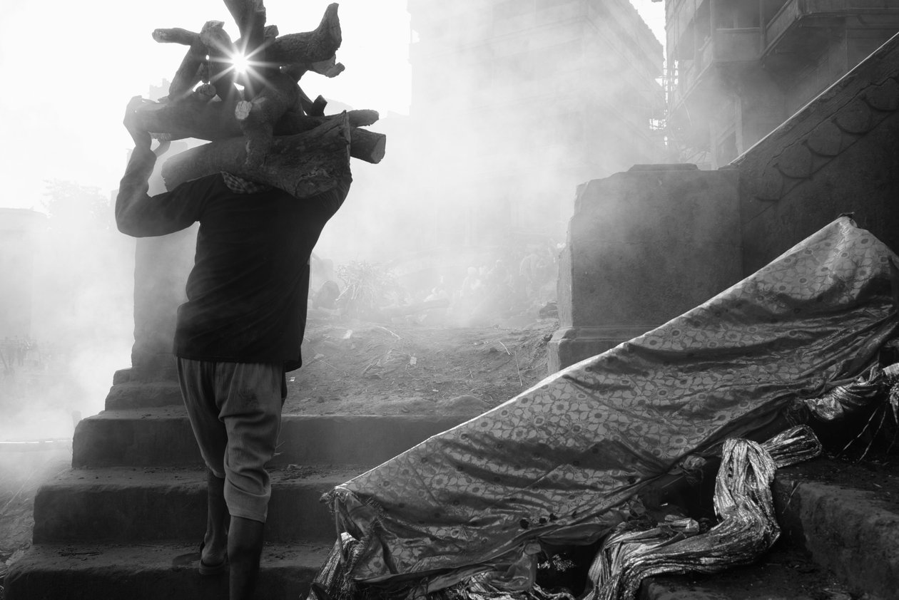 Manikarnika Ghat, Varanasi, 2016 (fotó) alkotó: Jon Nicholson