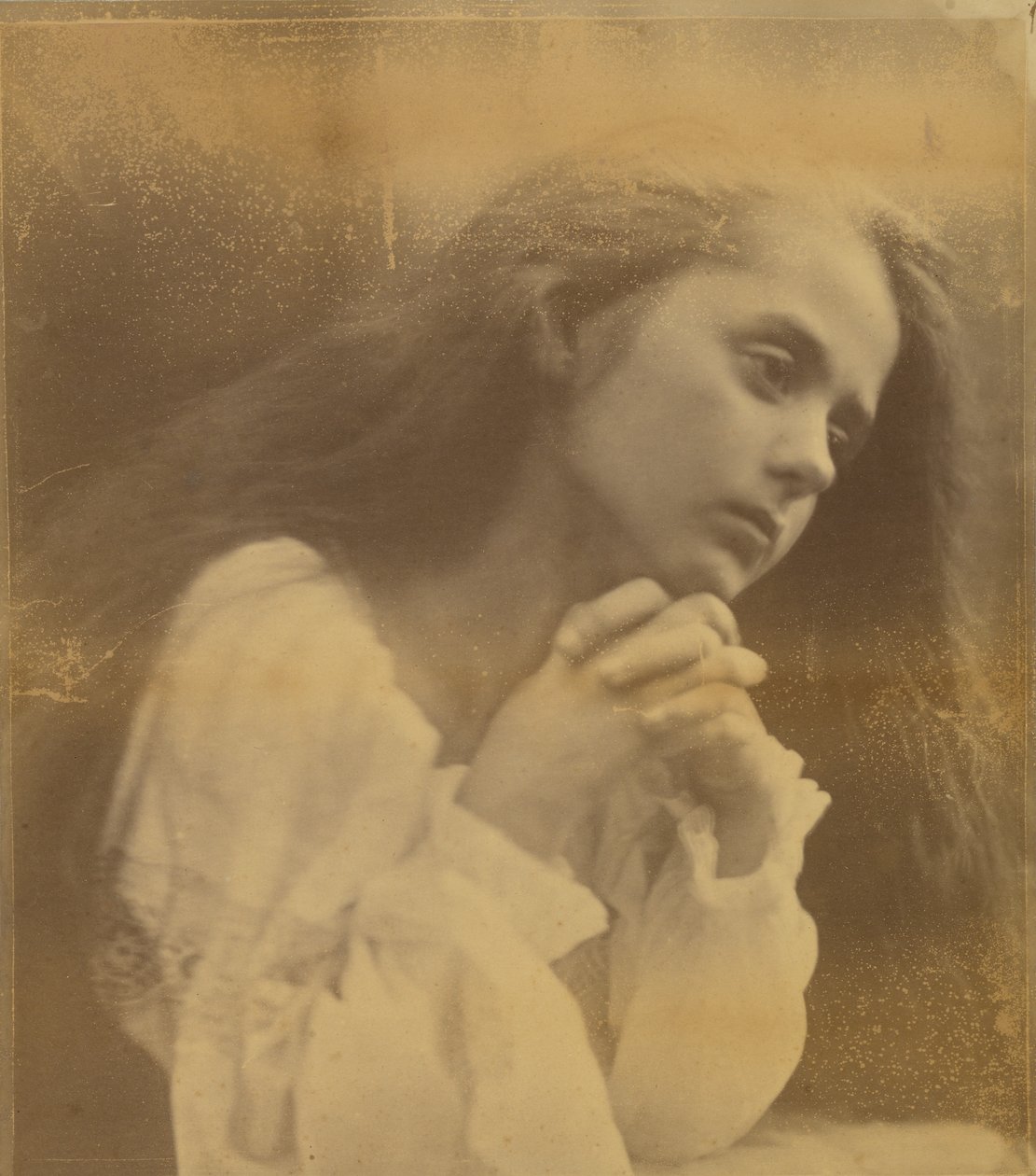 Fiatal lány imádkozik alkotó: Julia Margaret Cameron